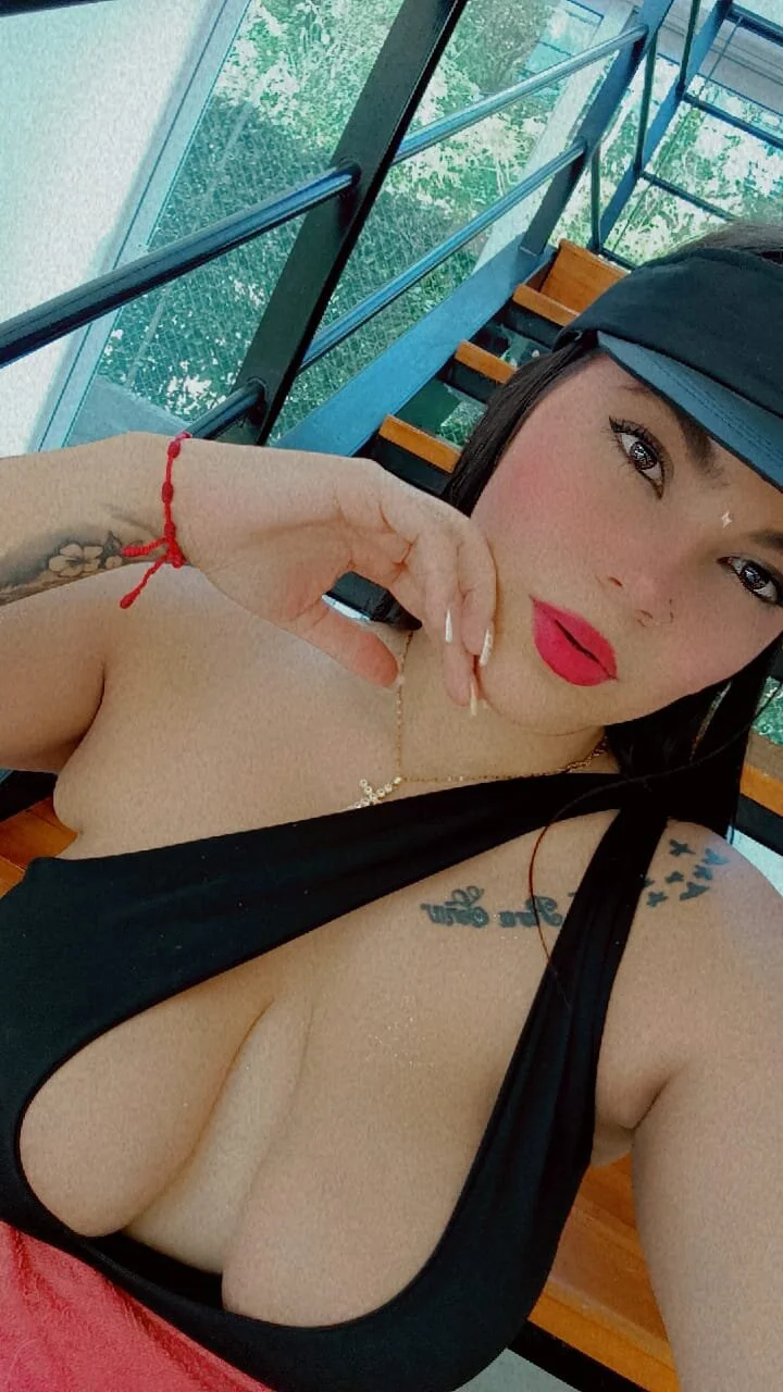 XXX Porn Photo of Nude hillary_uckerman_ 34