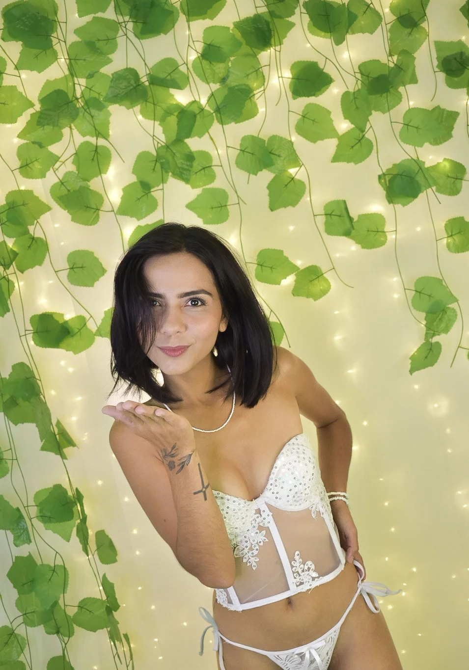 XXX Porn Photo of Nude aurora_collinss_ 5