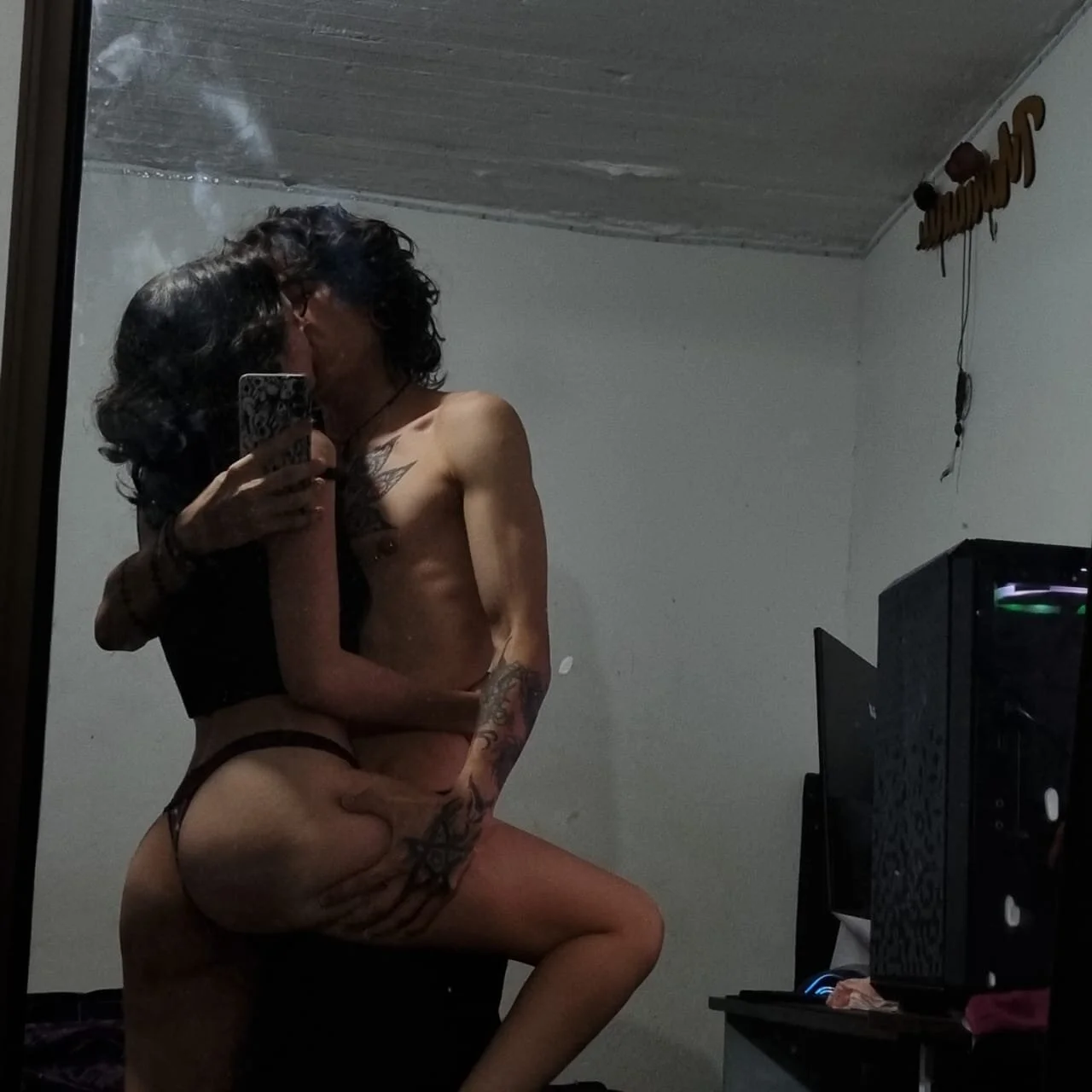 XXX Porn Photo of Nude Lovers_cave 2
