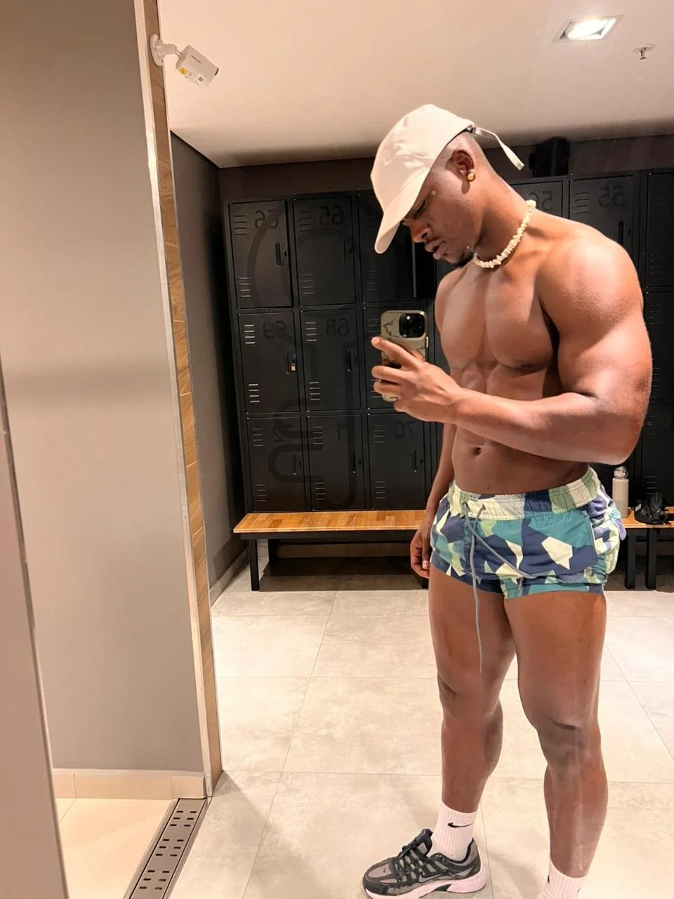 XXX Porn Photo of Nude Lebron_black_ 2