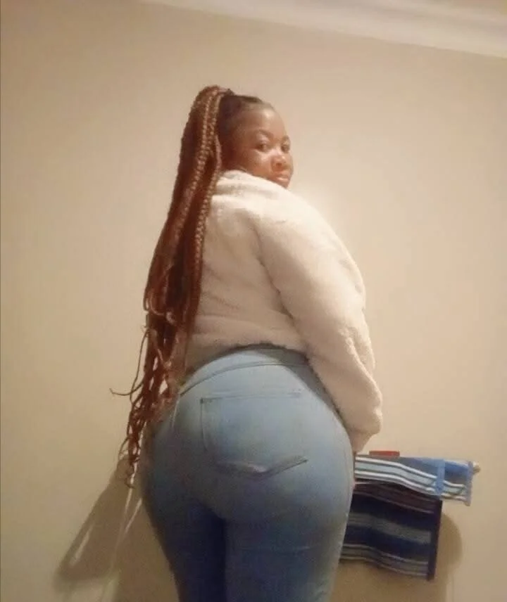 XXX Porn Photo of Nude MassivebootyBrunette 1