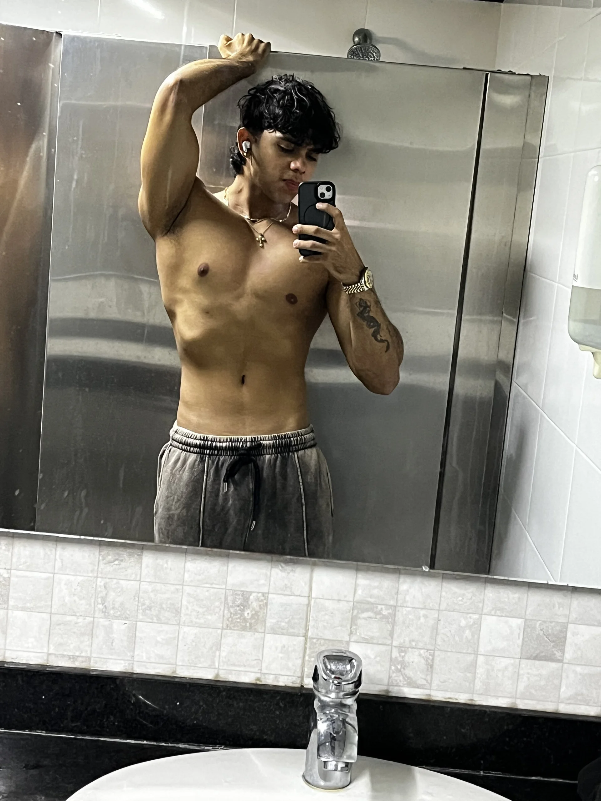 XXX Porn Photo of Nude noahprada 16