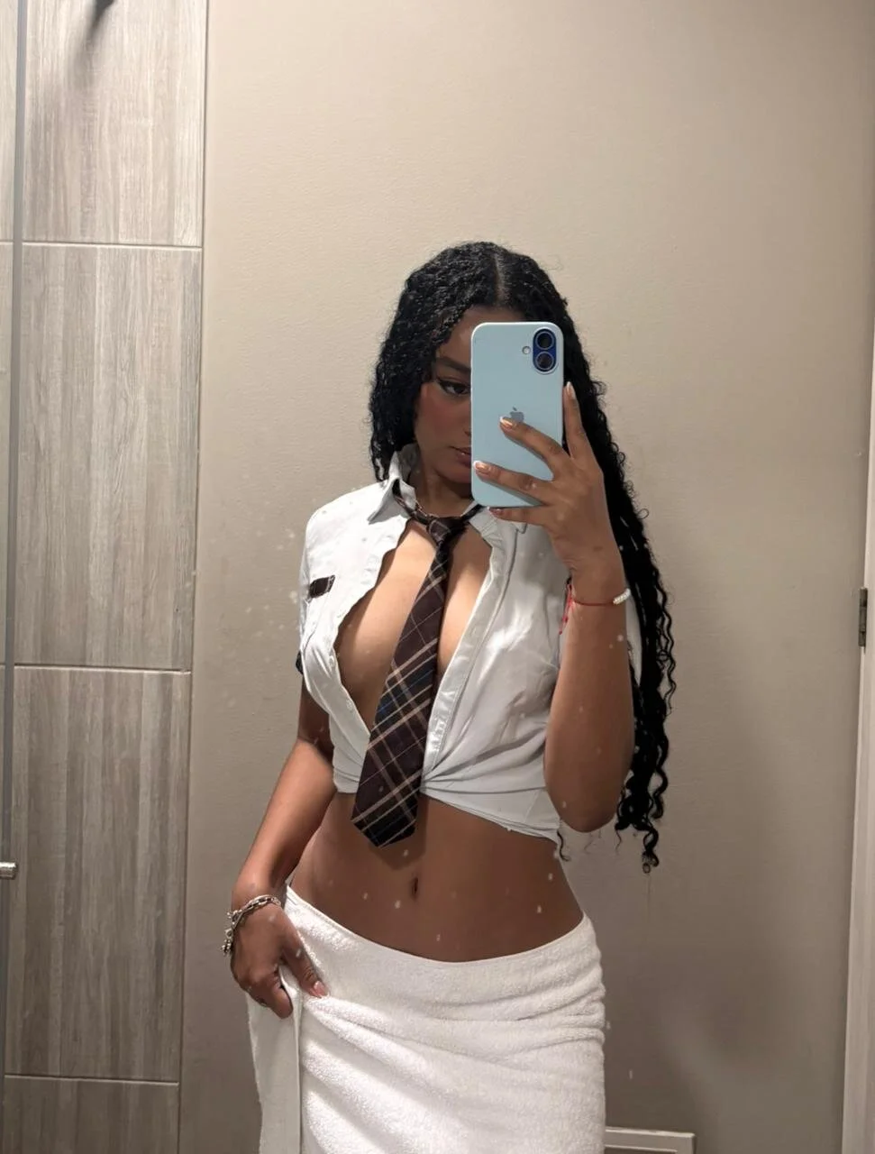XXX Porn Photo of Nude Clawdeen__wolf 8