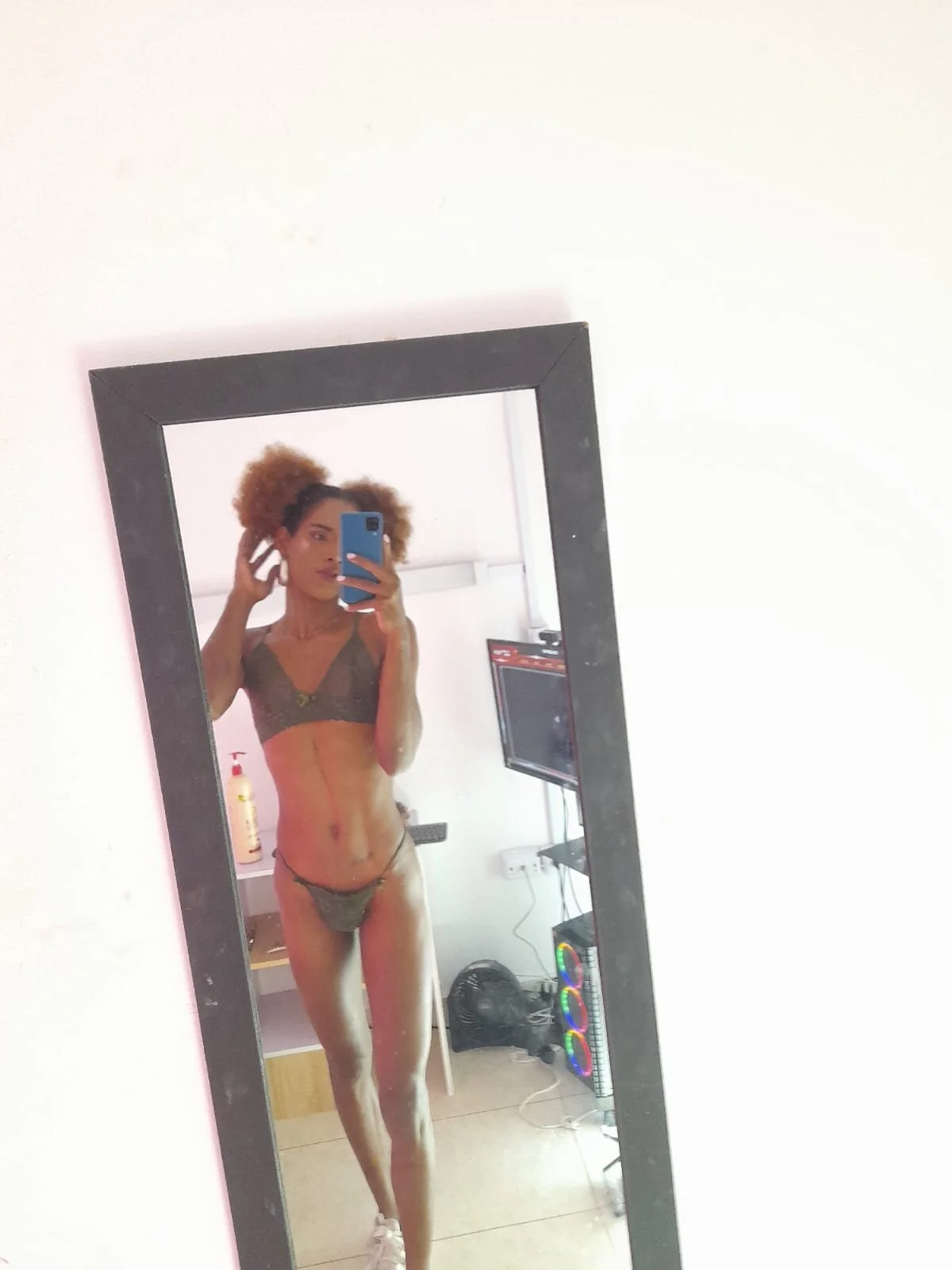 XXX Porn Photo of Nude lau_sil 80