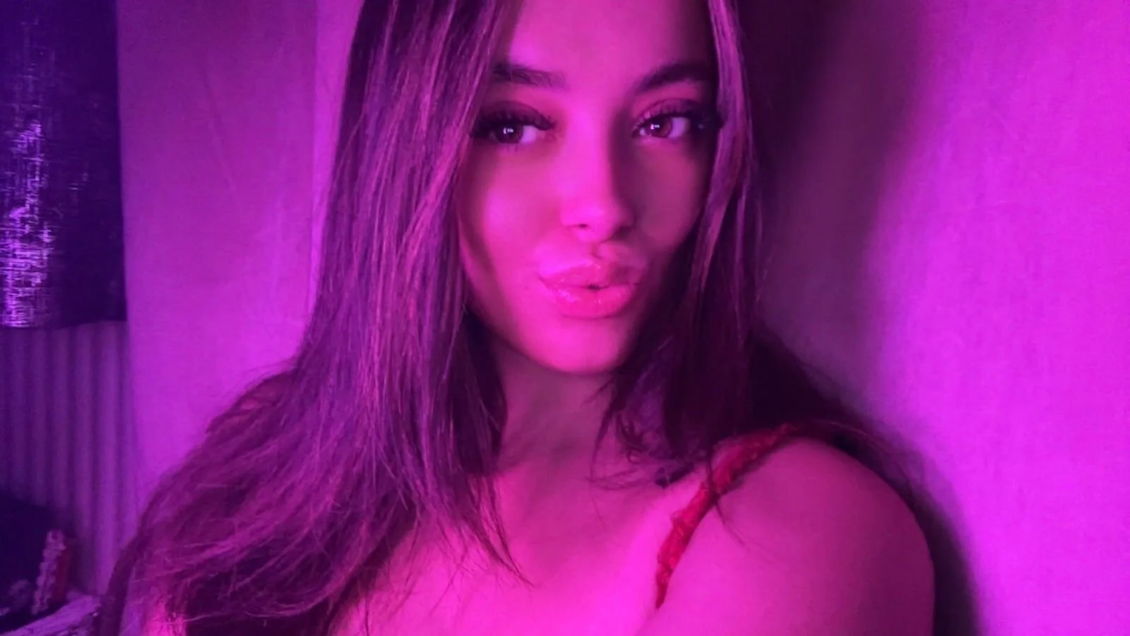 XXX Porn Photo of Nude ShannonBrunetteUKx 1