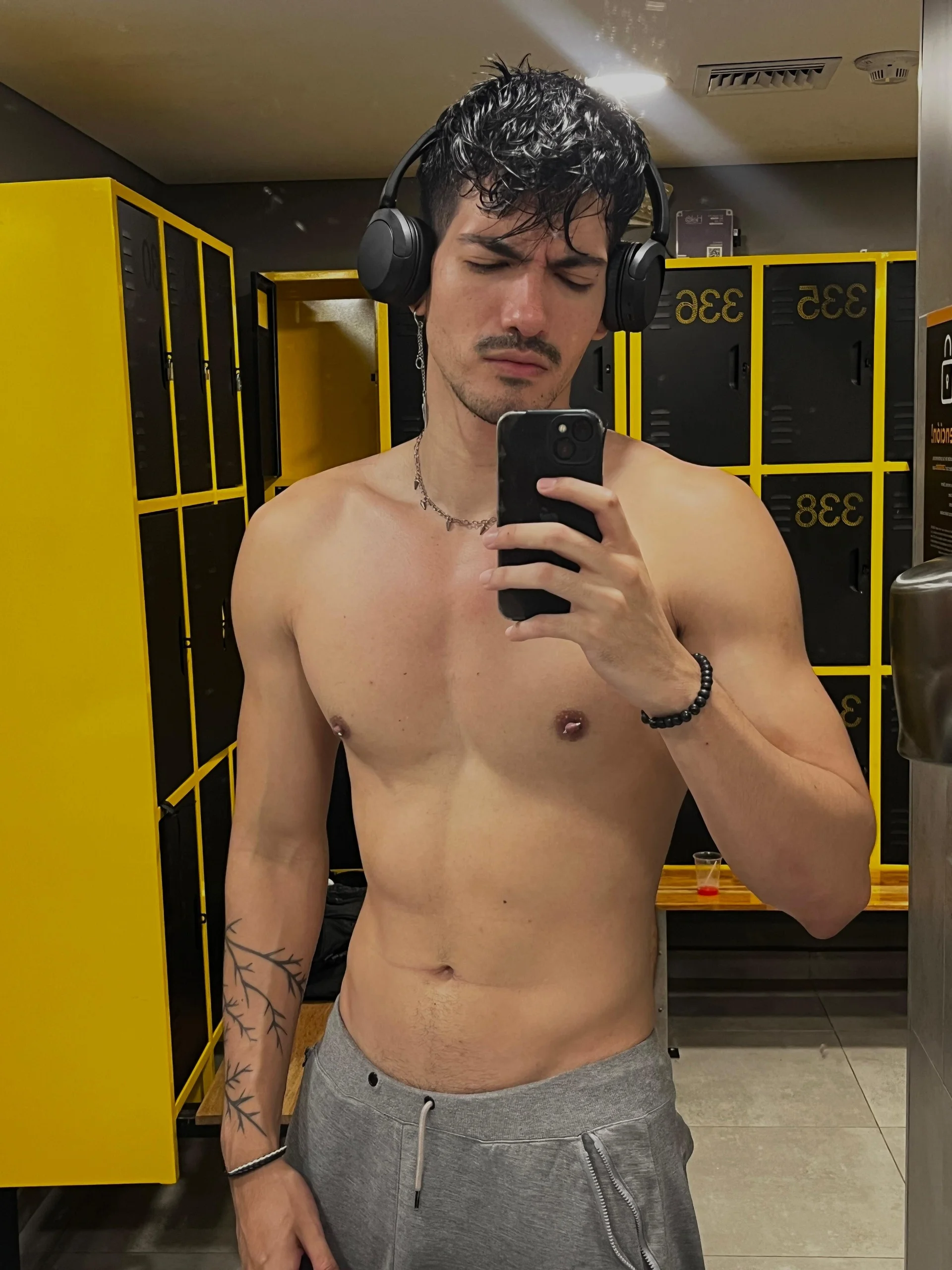 XXX Porn Photo of Nude bbbeachboy 21