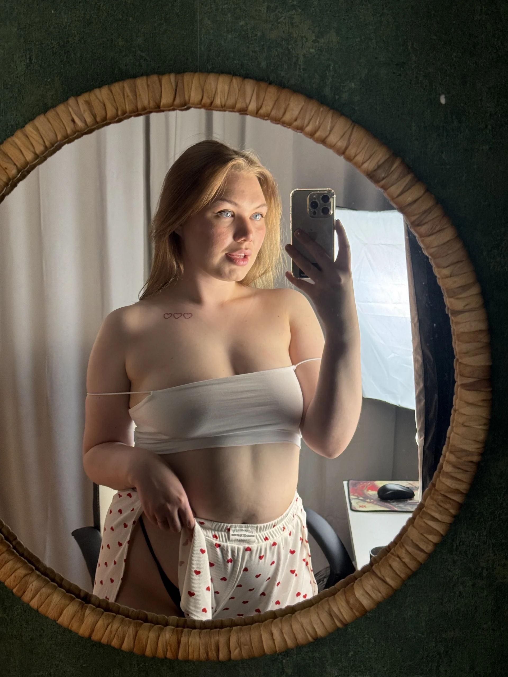 XXX Porn Photo of Nude cutiejuliee 22