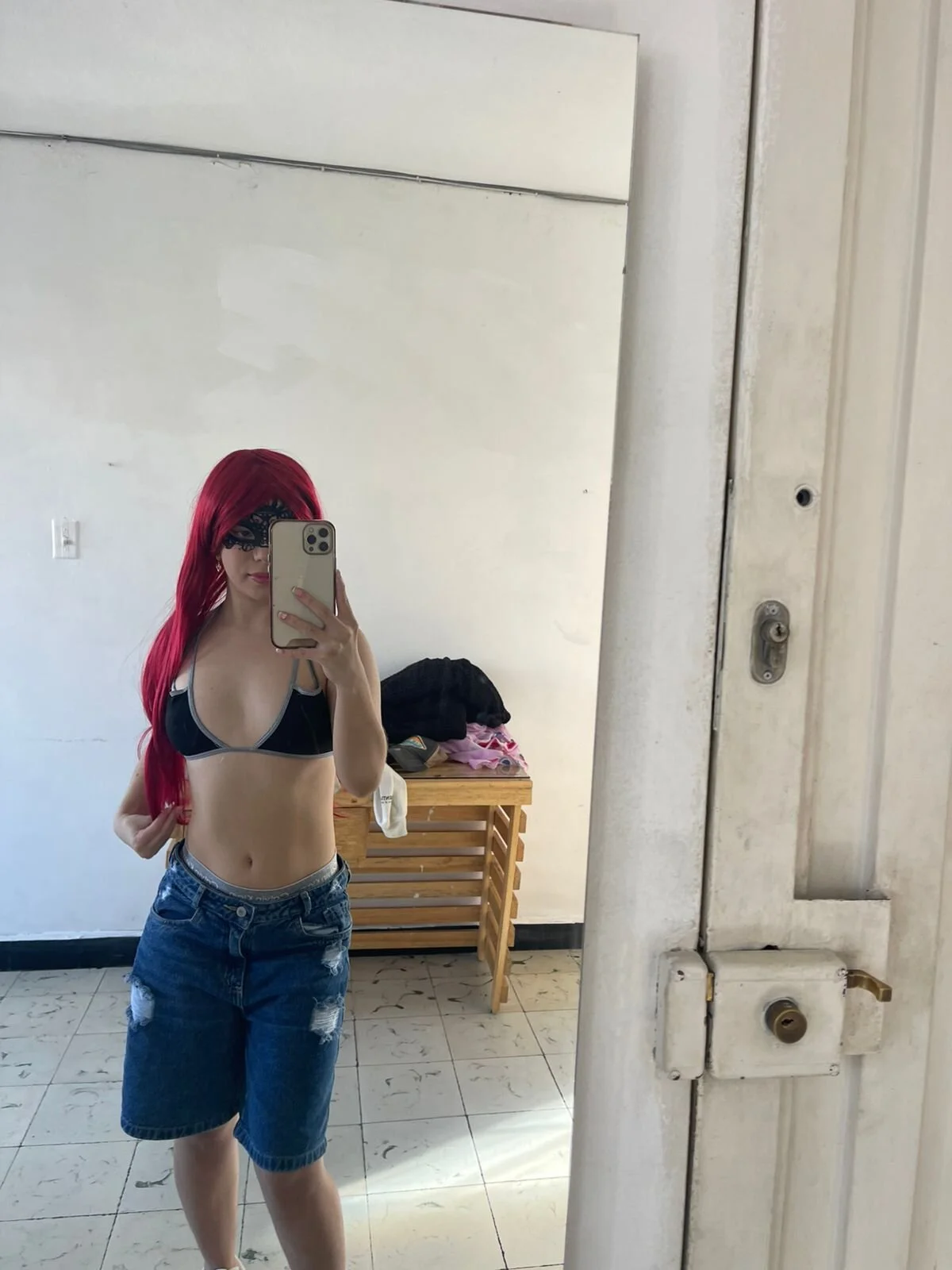 XXX Porn Photo of Nude mask_red_girl 1