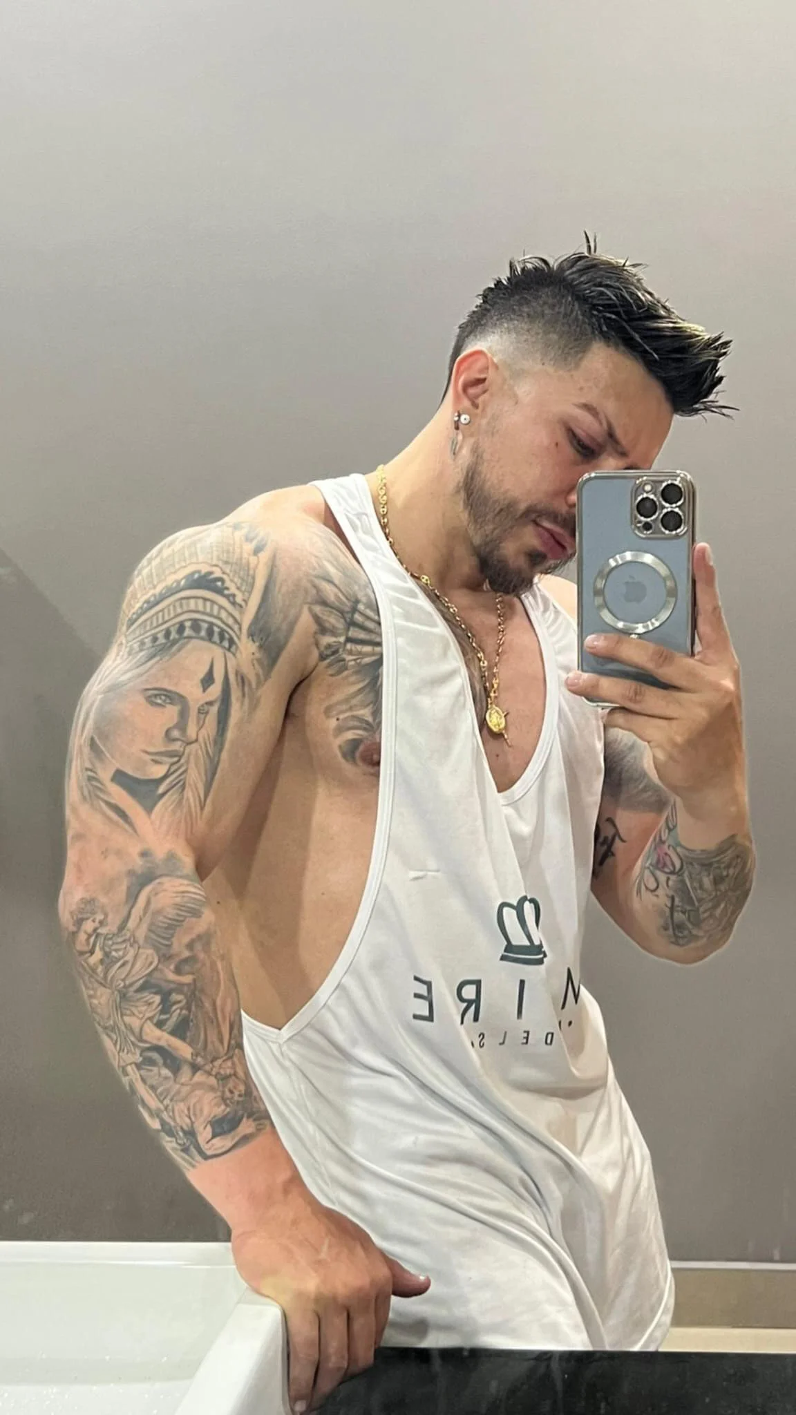 XXX Porn Photo of Nude Luck_Grey 11