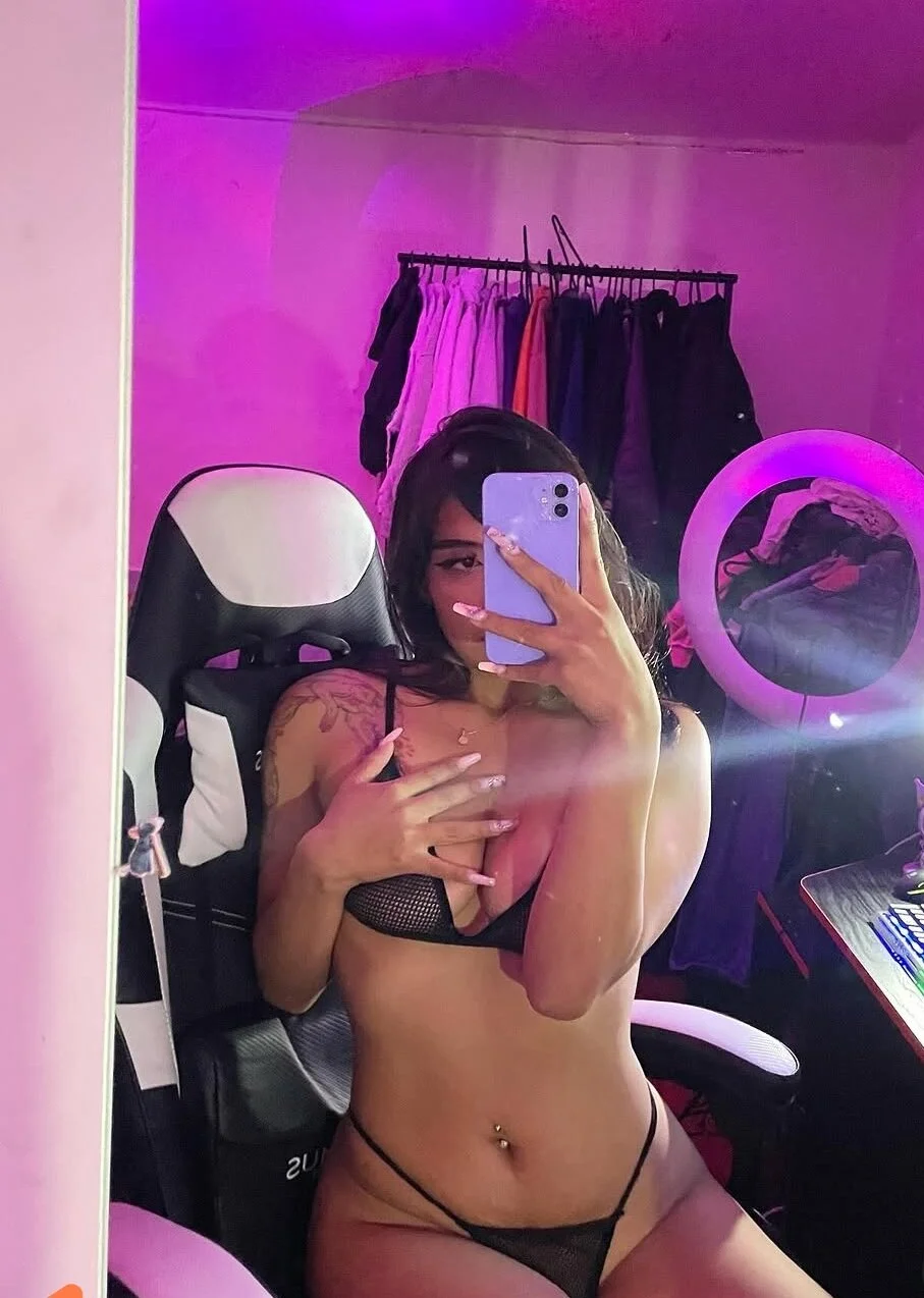 XXX Porn Photo of Nude Daphne_Peterson 1