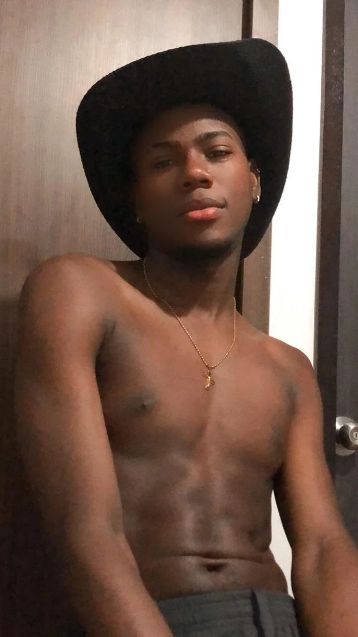 XXX Porn Photo of Nude santi_brown 2