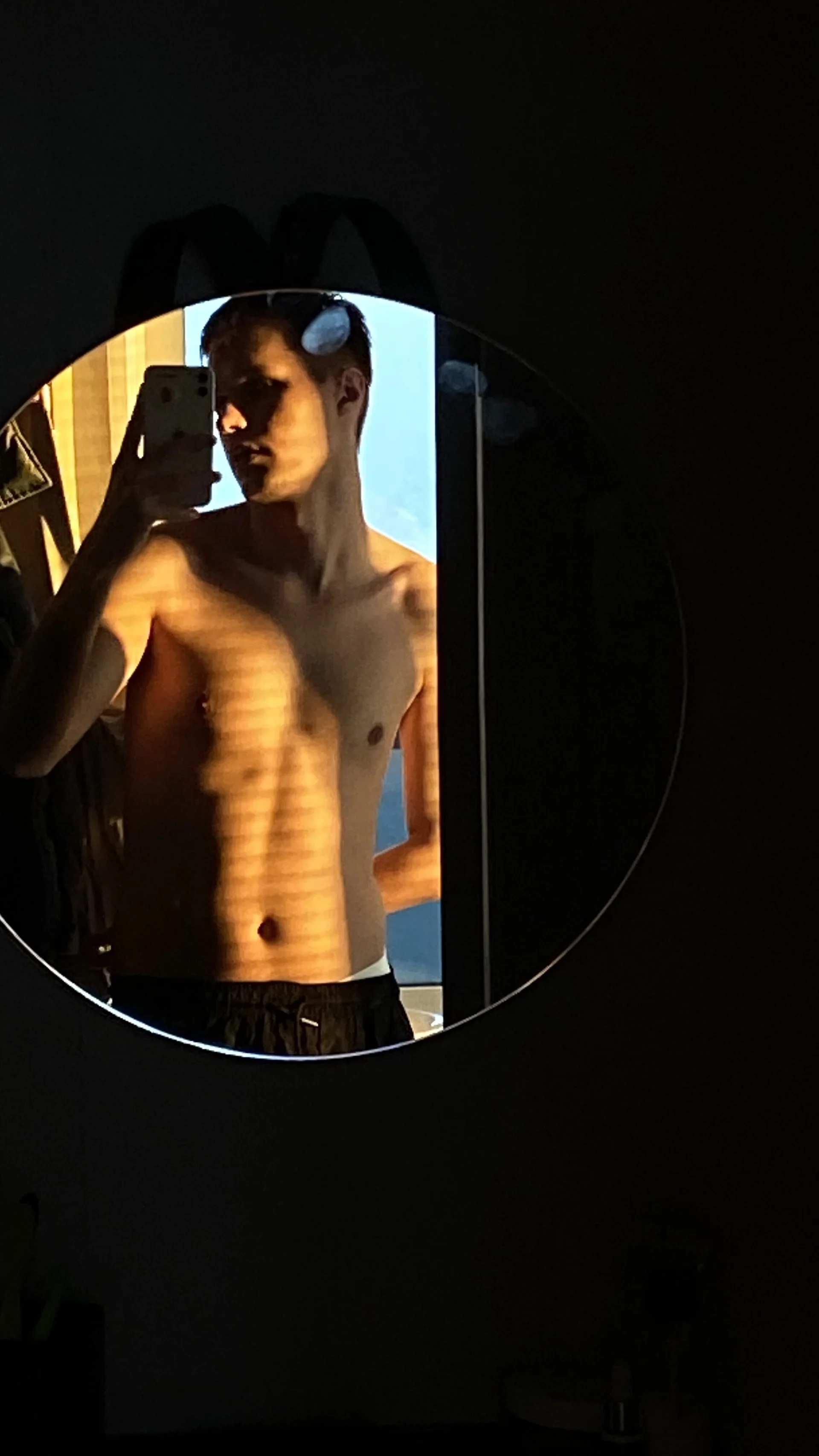 XXX Porn Photo of Nude Leonnextdoor 4