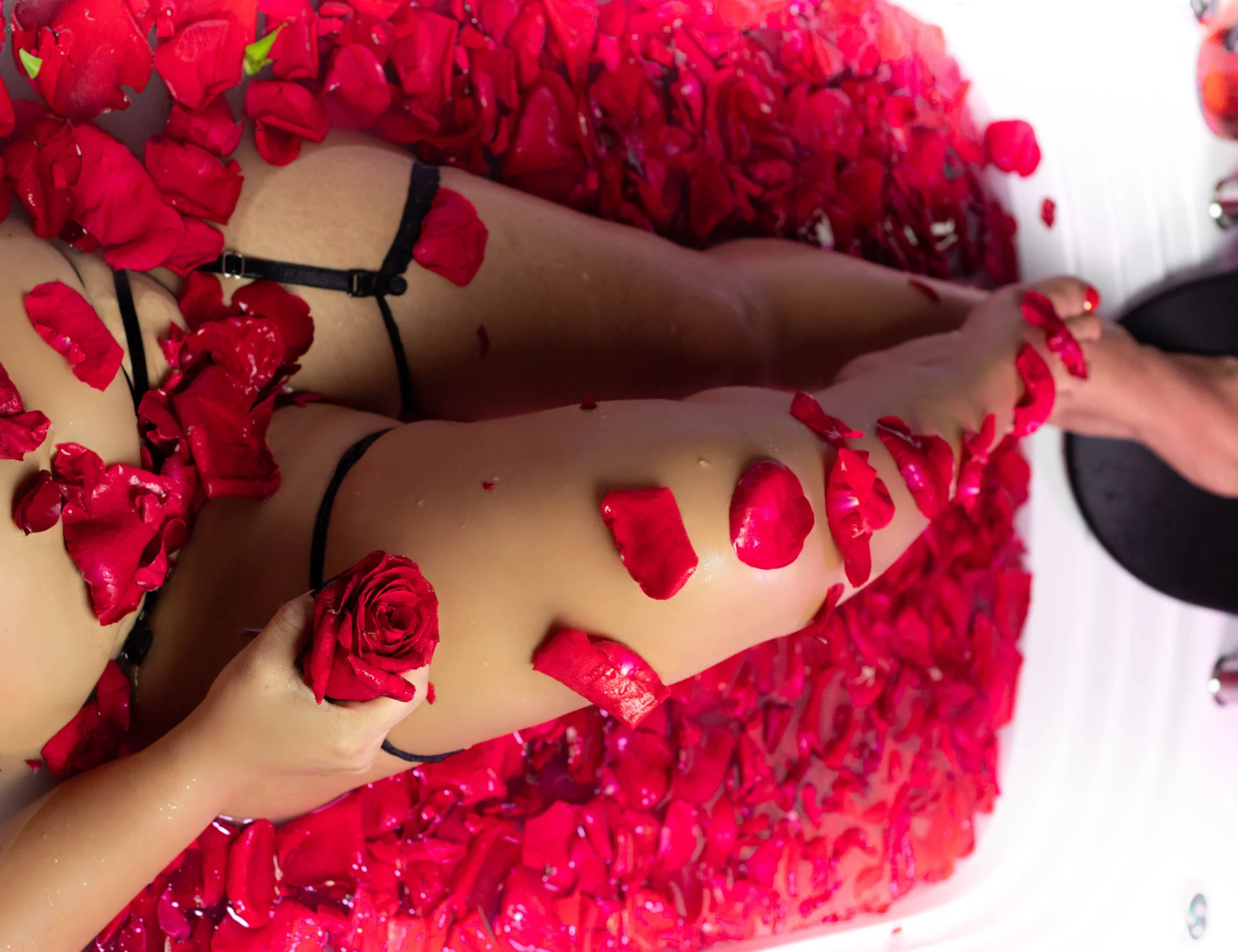 XXX Porn Photo of Nude bigass_monic 86