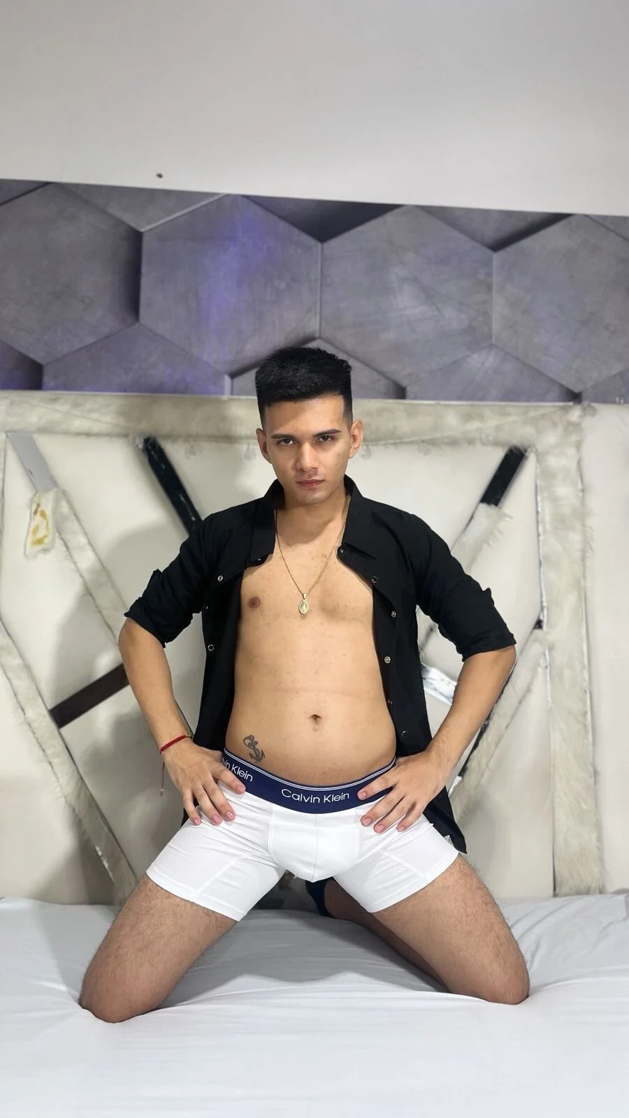 XXX Porn Photo of Nude GoldenBoyM 21