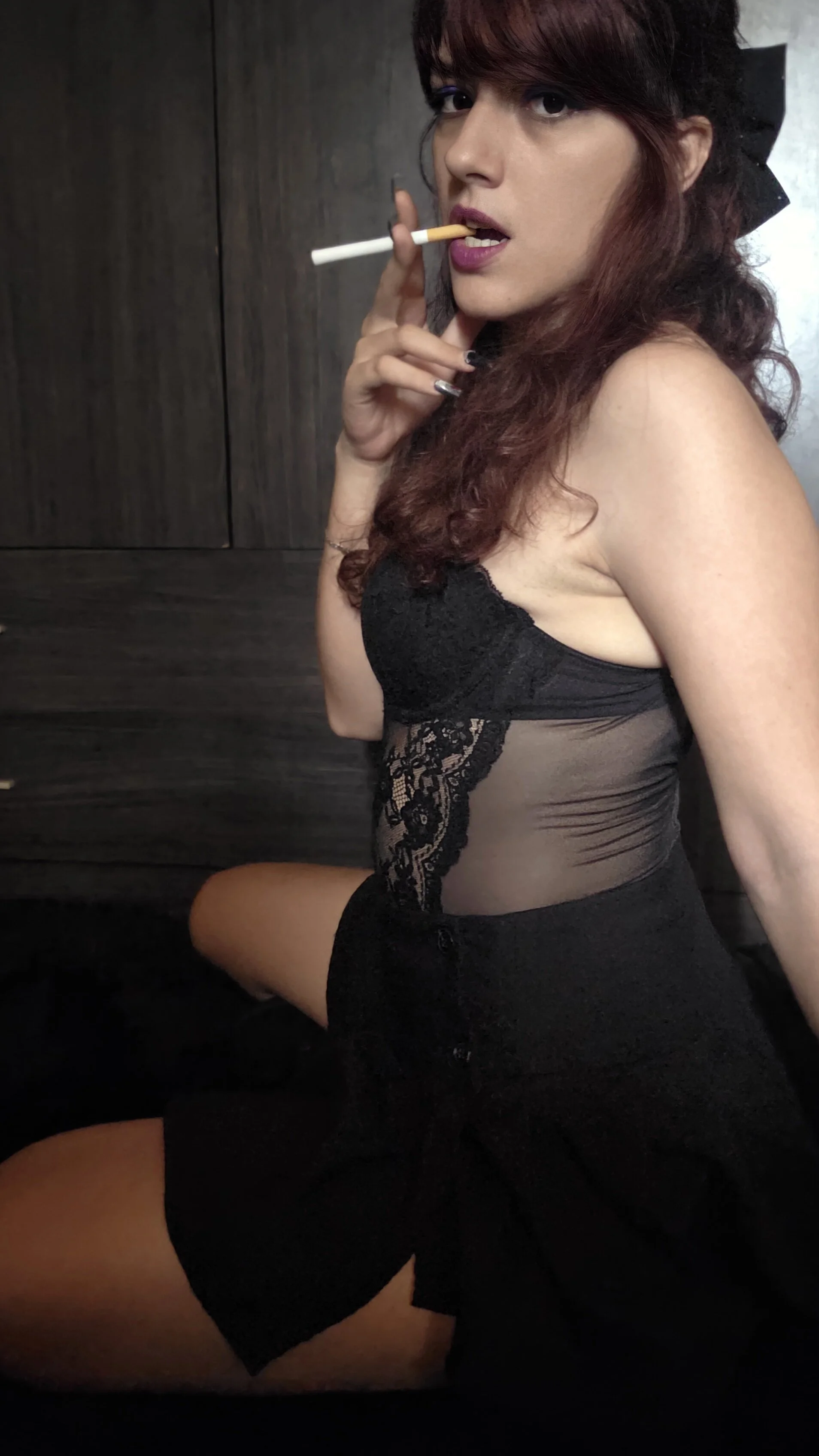 XXX Porn Photo of Nude LaraSmoking 2