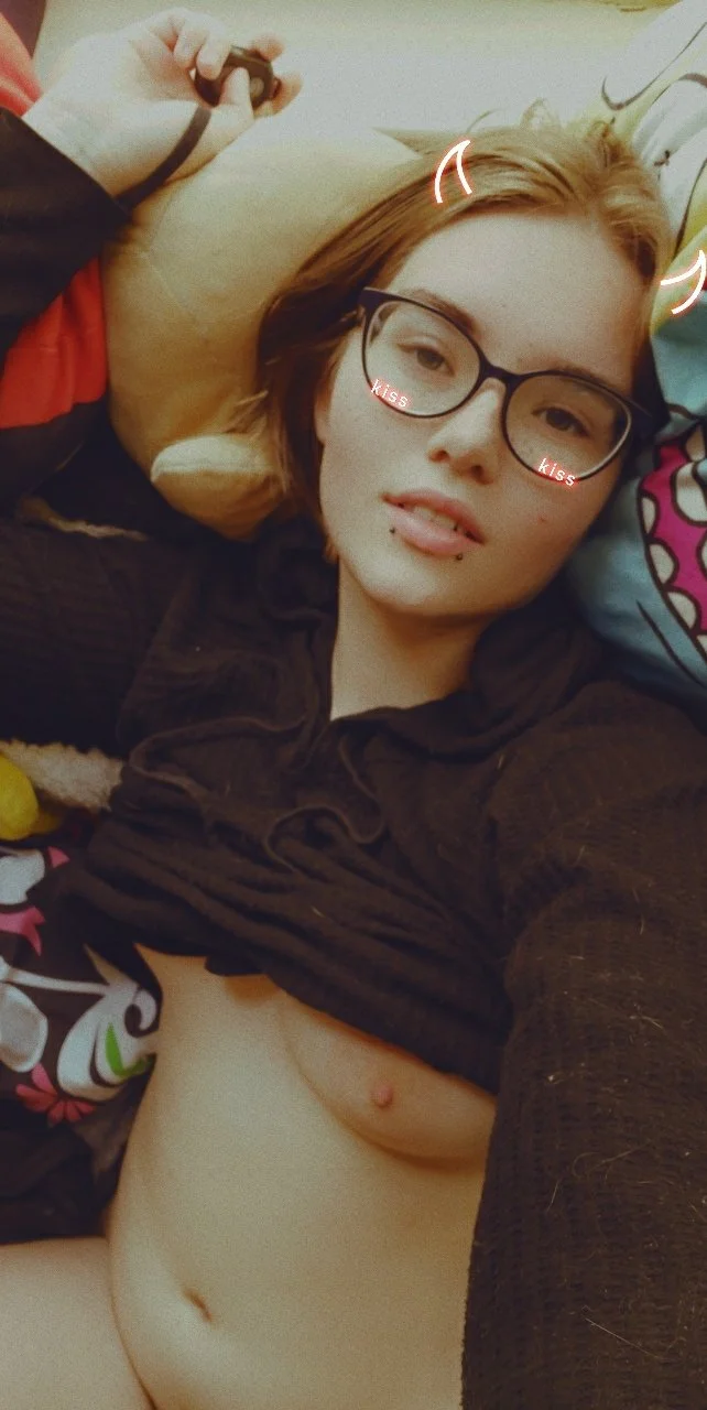 XXX Porn Photo of Nude Izzy_Hellbourne 34