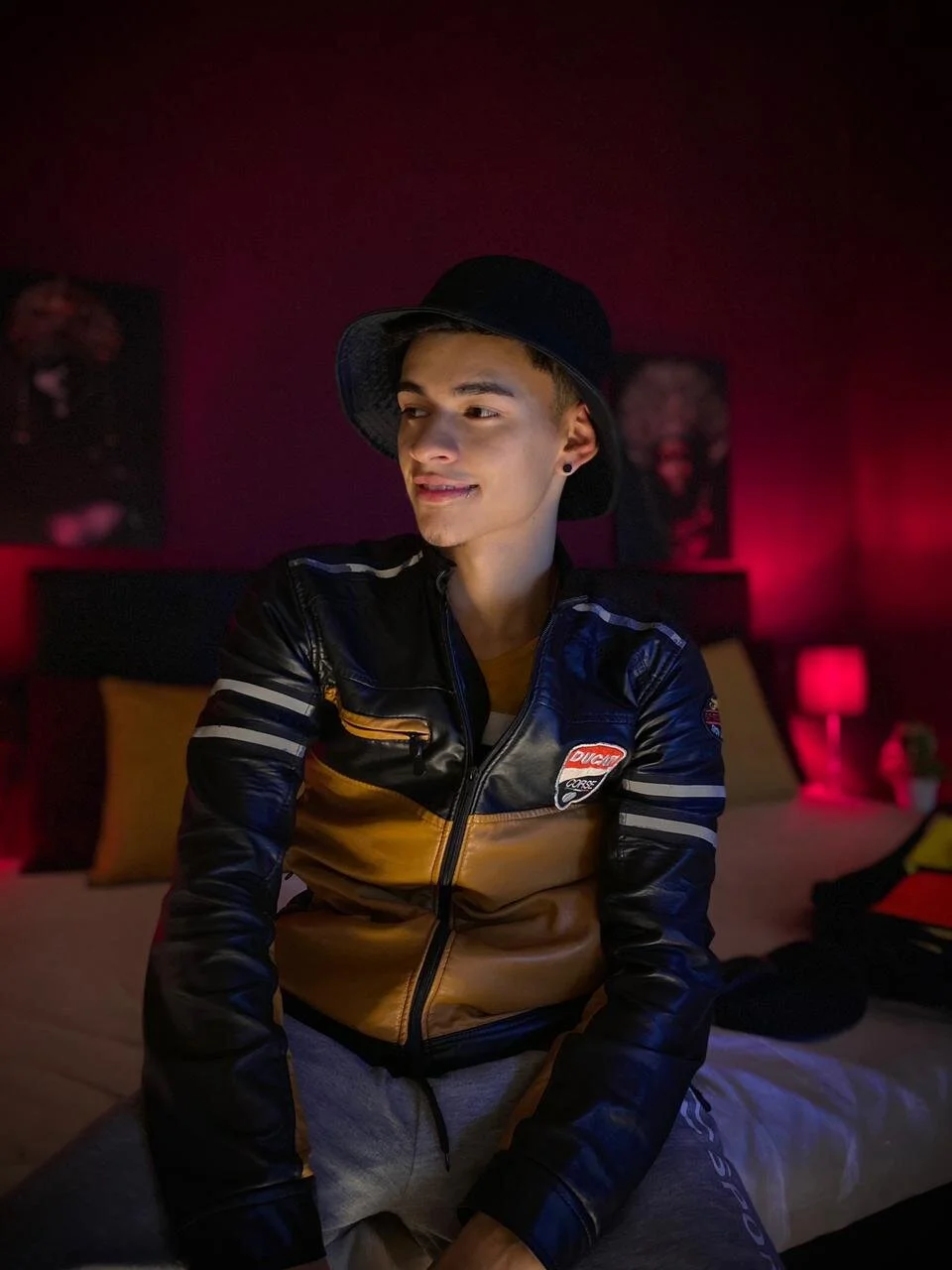 XXX Porn Photo of Nude VikoHands 18