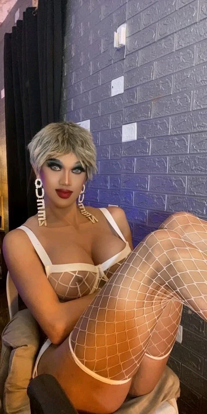 XXX Porn Photo of Nude HorseCockDevina 4