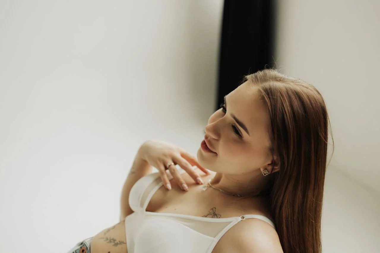 XXX Porn Photo of Nude LauraHlot 14