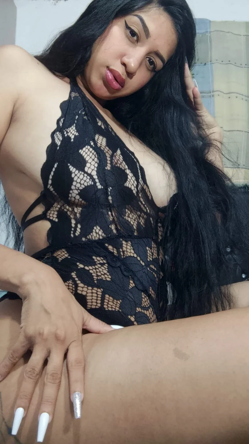 XXX Porn Photo of Nude emiliz-queen 1