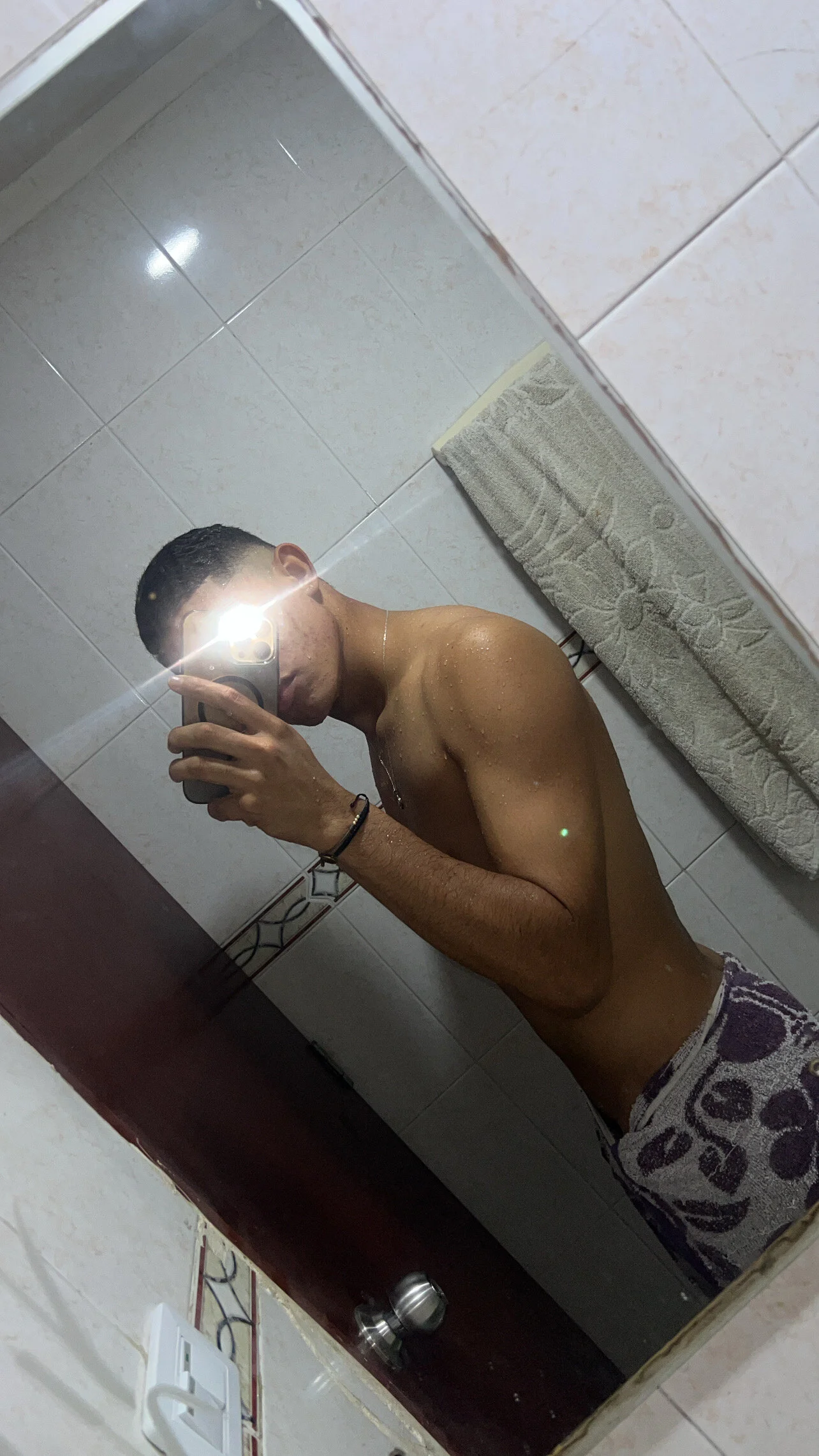 XXX Porn Photo of Nude LatinHeatIsaac 4