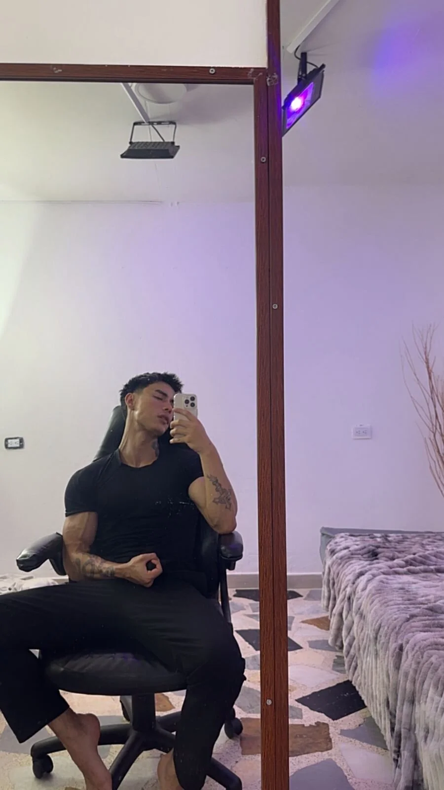 XXX Porn Photo of Nude IanWest_ 1