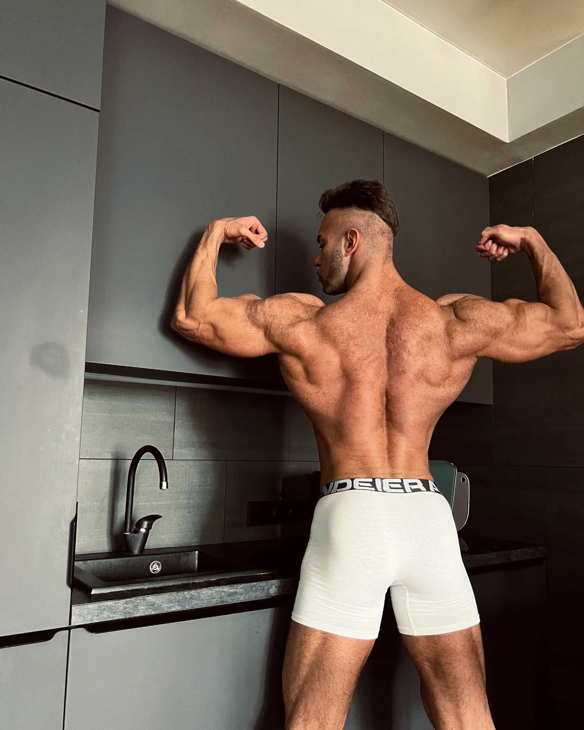 XXX Porn Photo of Nude bretman_narcissus 3