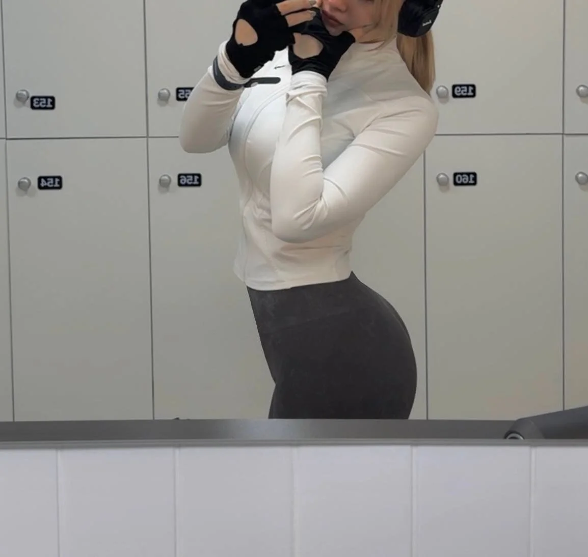 XXX Porn Photo of Nude OlliviaBr0wn 1