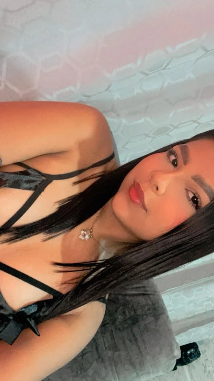 XXX Porn Photo of Nude lizycarter 2