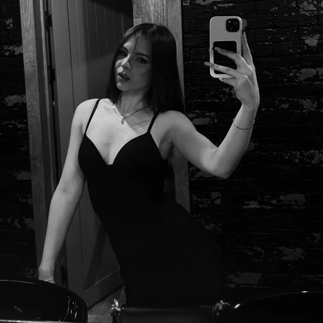 XXX Porn Photo of Nude MollyWow 2