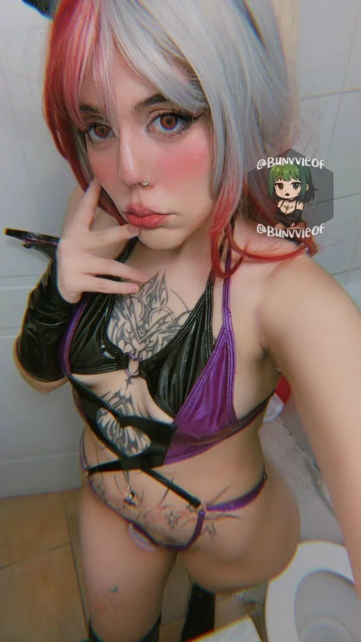 XXX Porn Photo of Nude BunvvieOf 4