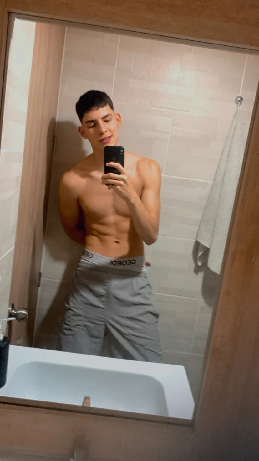 XXX Porn Photo of Nude god_drake 40