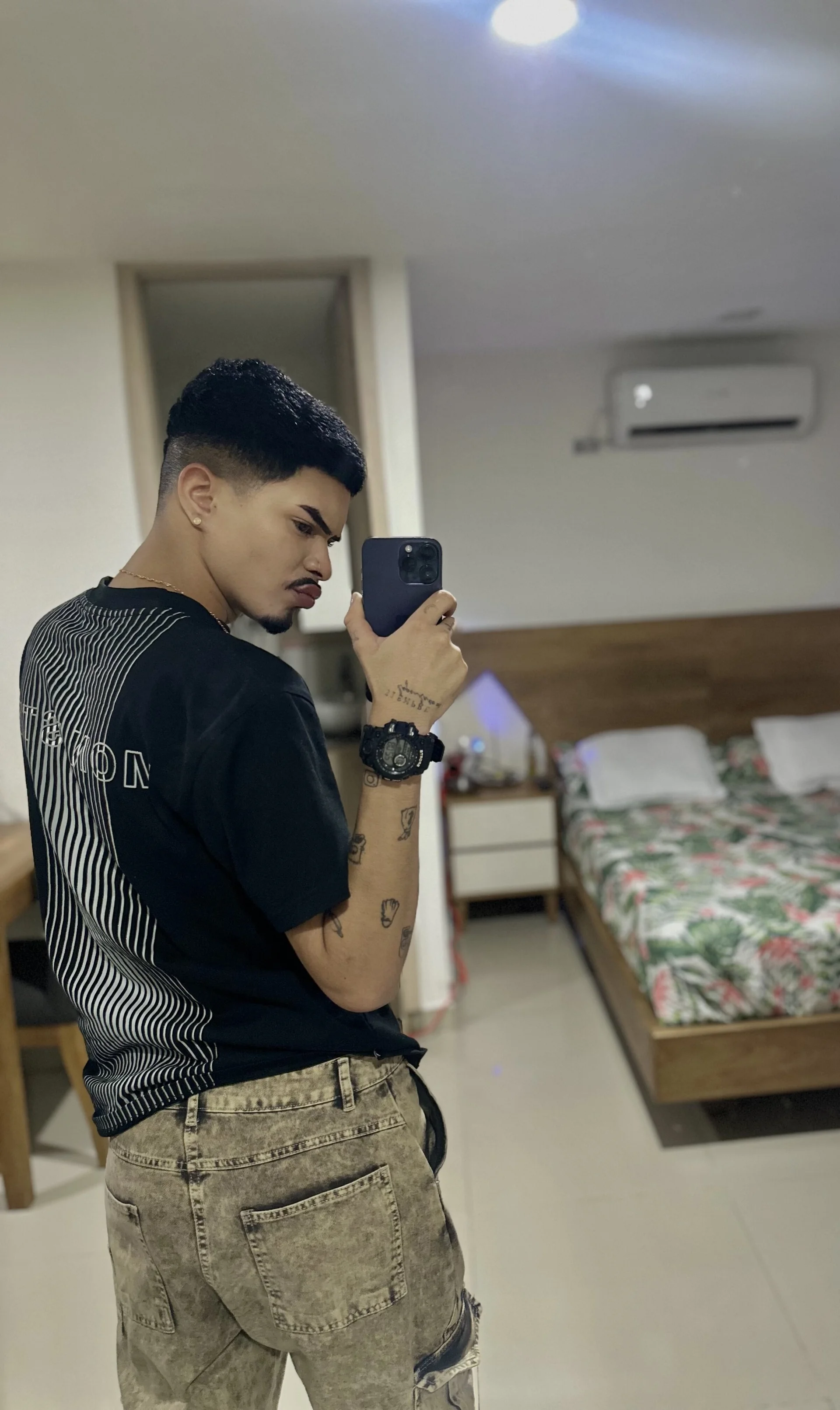 XXX Porn Photo of Nude huge_Santiago 62