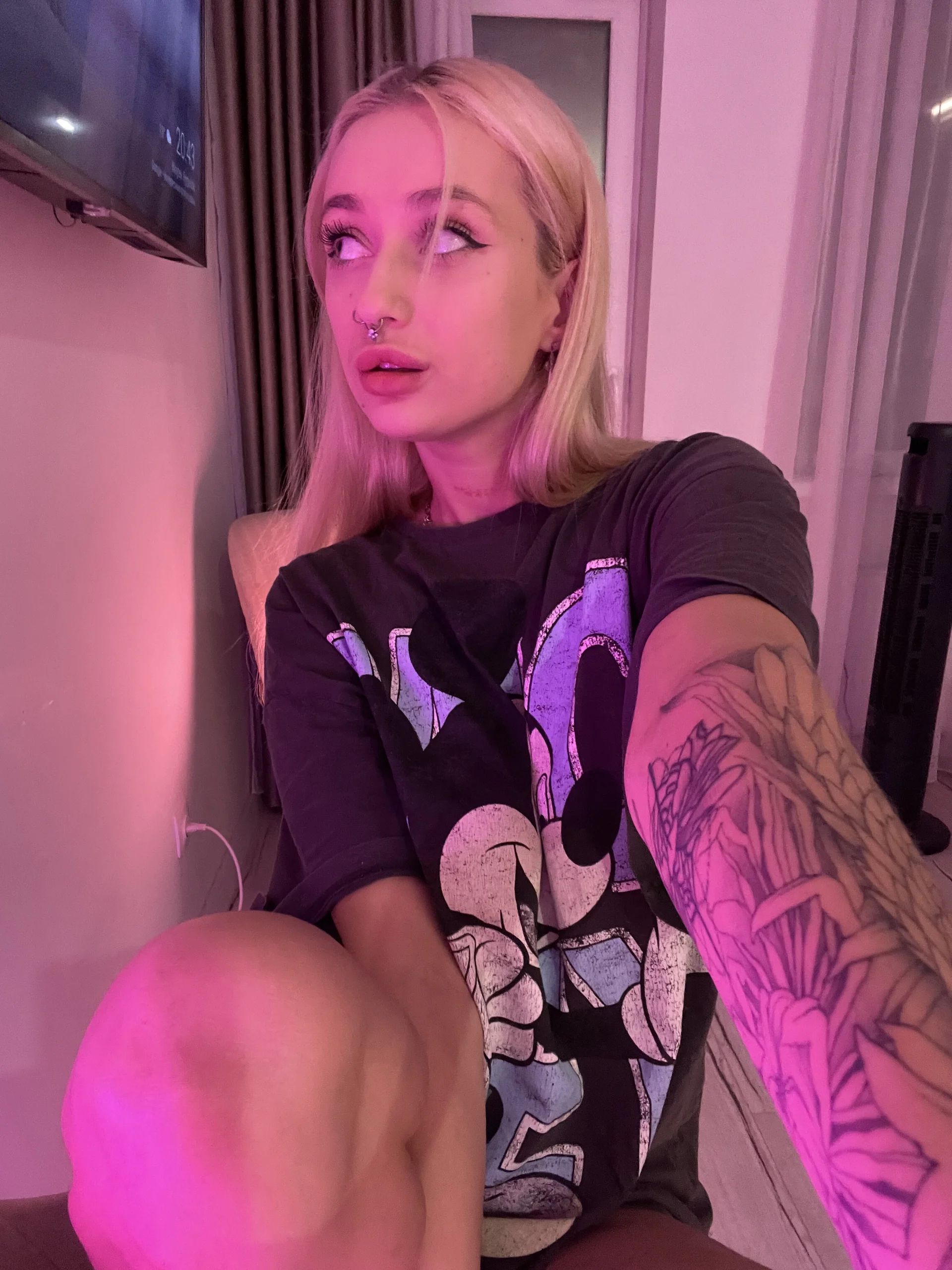 XXX Porn Photo of Nude _Kiss_me_hard_ 20