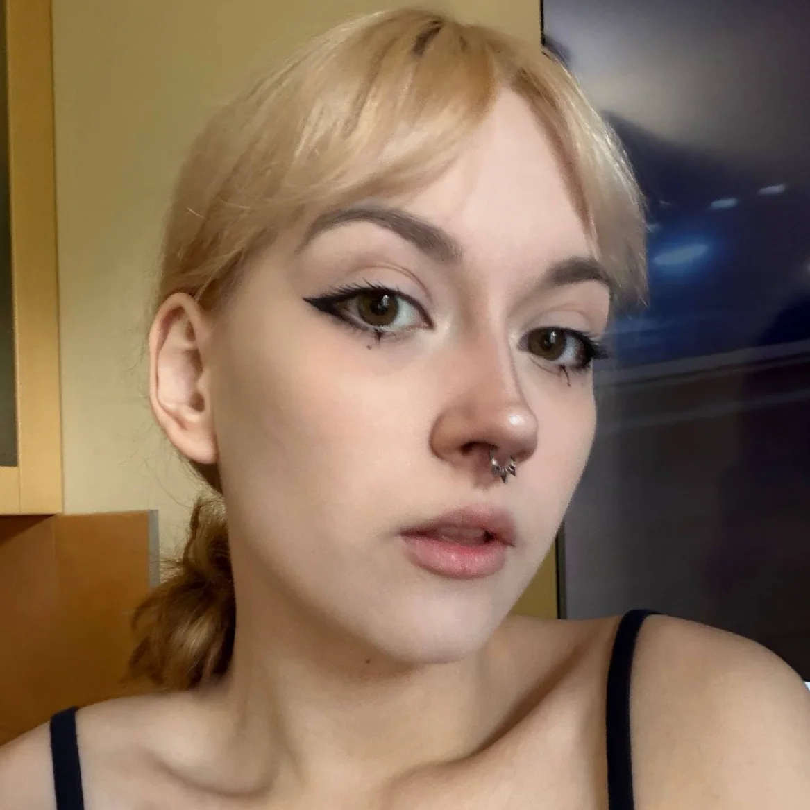 XXX Porn Photo of Nude LeilaMirror 4