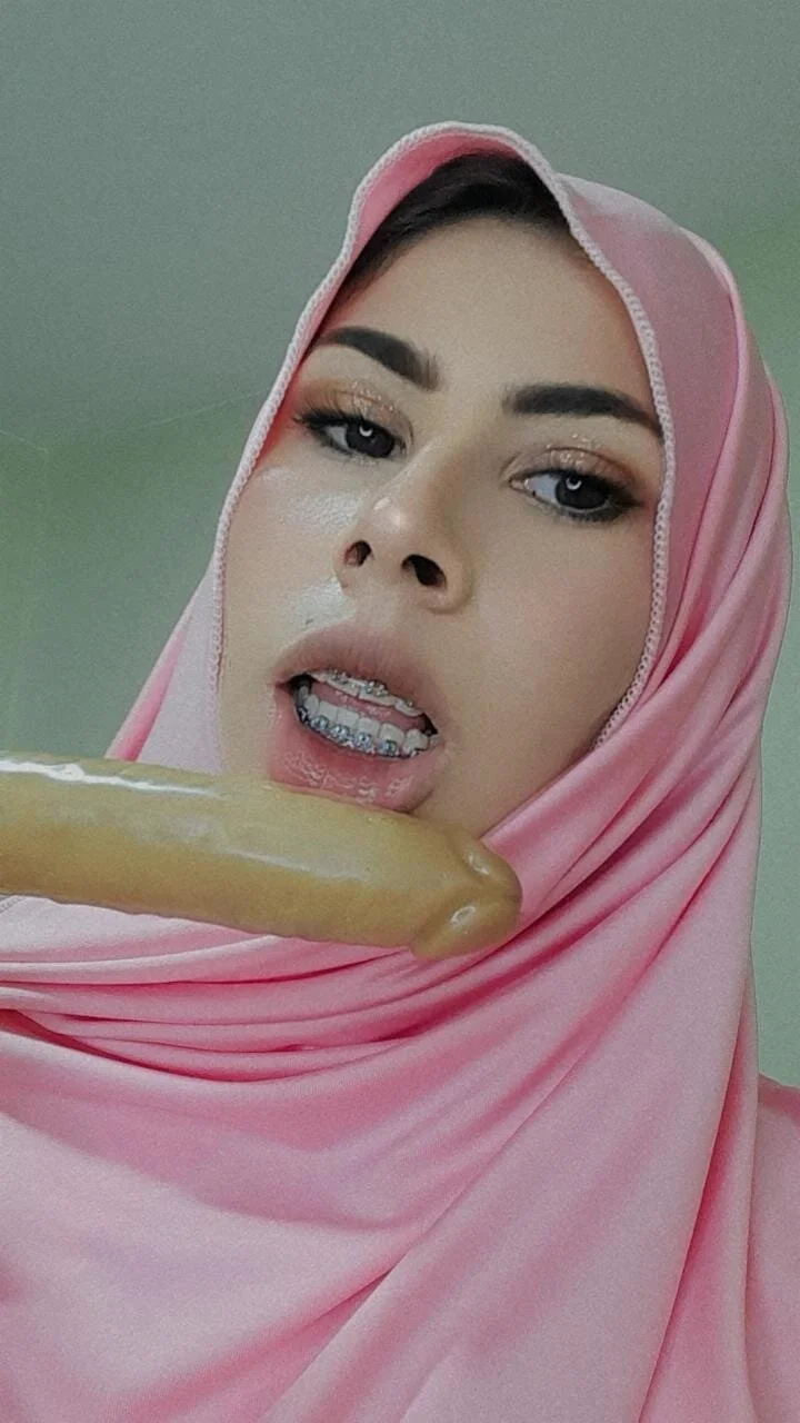 XXX Porn Photo of Nude alia_bashar 11