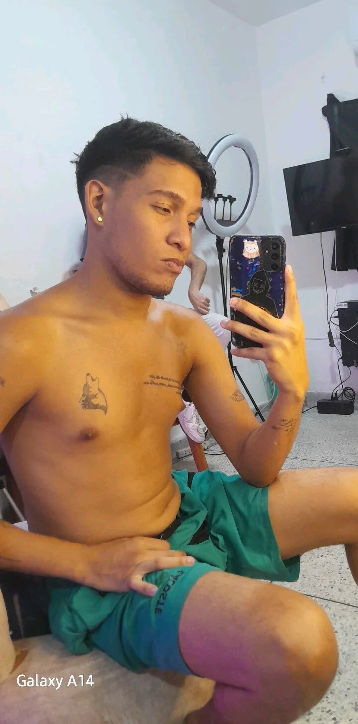 XXX Porn Photo of Nude your_gay_party 14