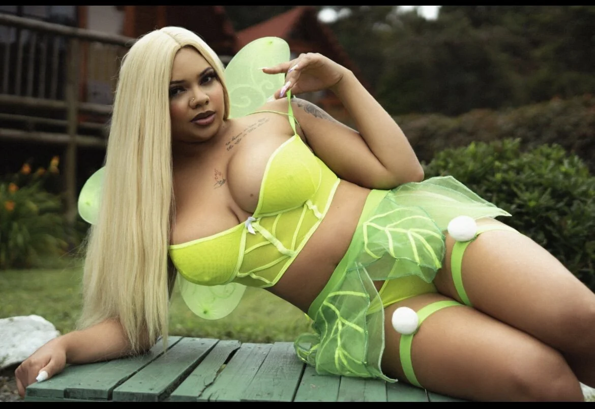 XXX Porn Photo of Nude Eloisa_cleavage_ 8