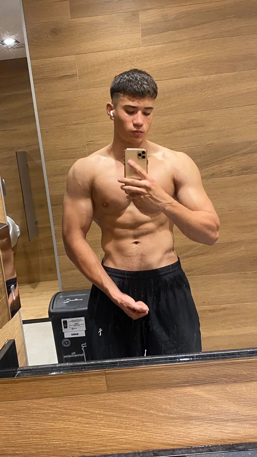 XXX Porn Photo of Nude brian_muscle 3