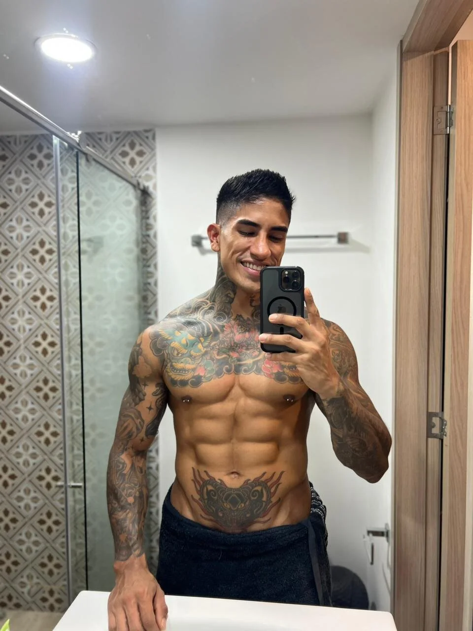 XXX Porn Photo of Nude AdanReilly 4