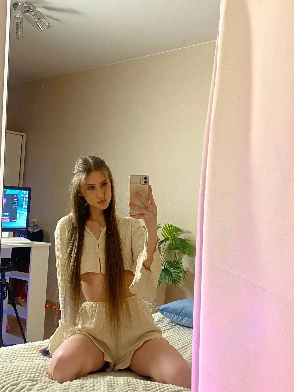 XXX Porn Photo of Nude EllieRough 16