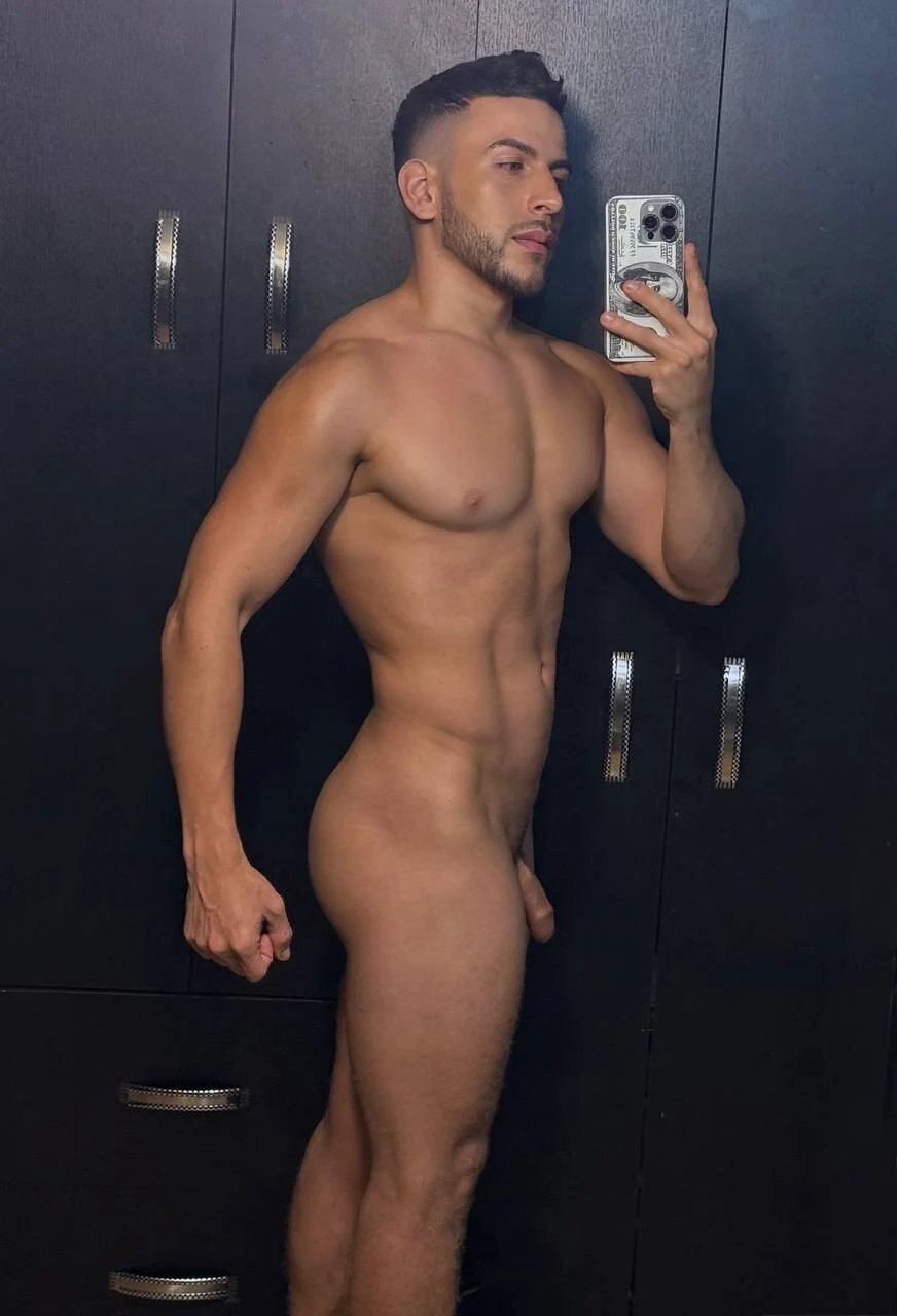 XXX Porn Photo of Nude bayronfit 99