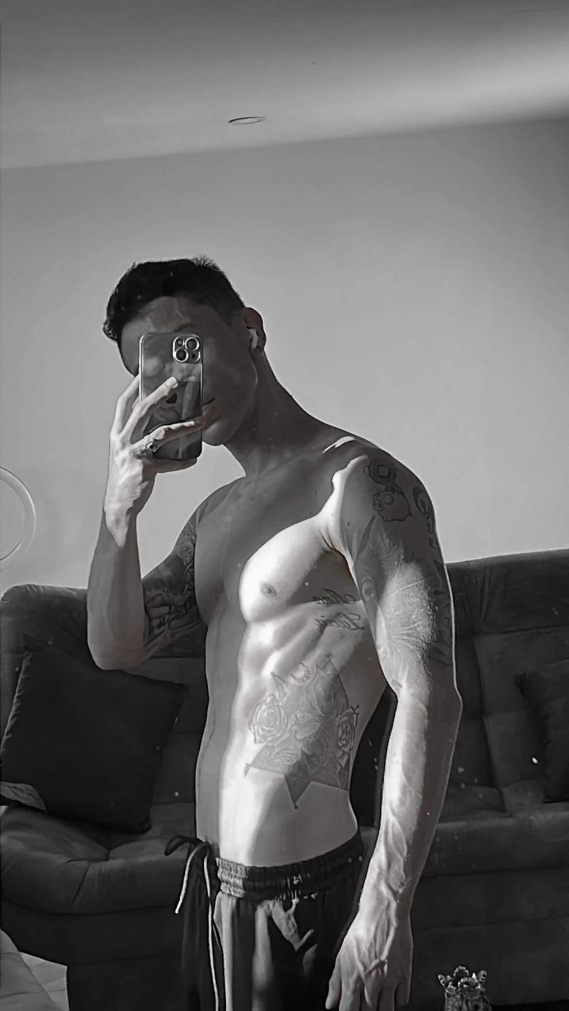 XXX Porn Photo of Nude aaronswt 19