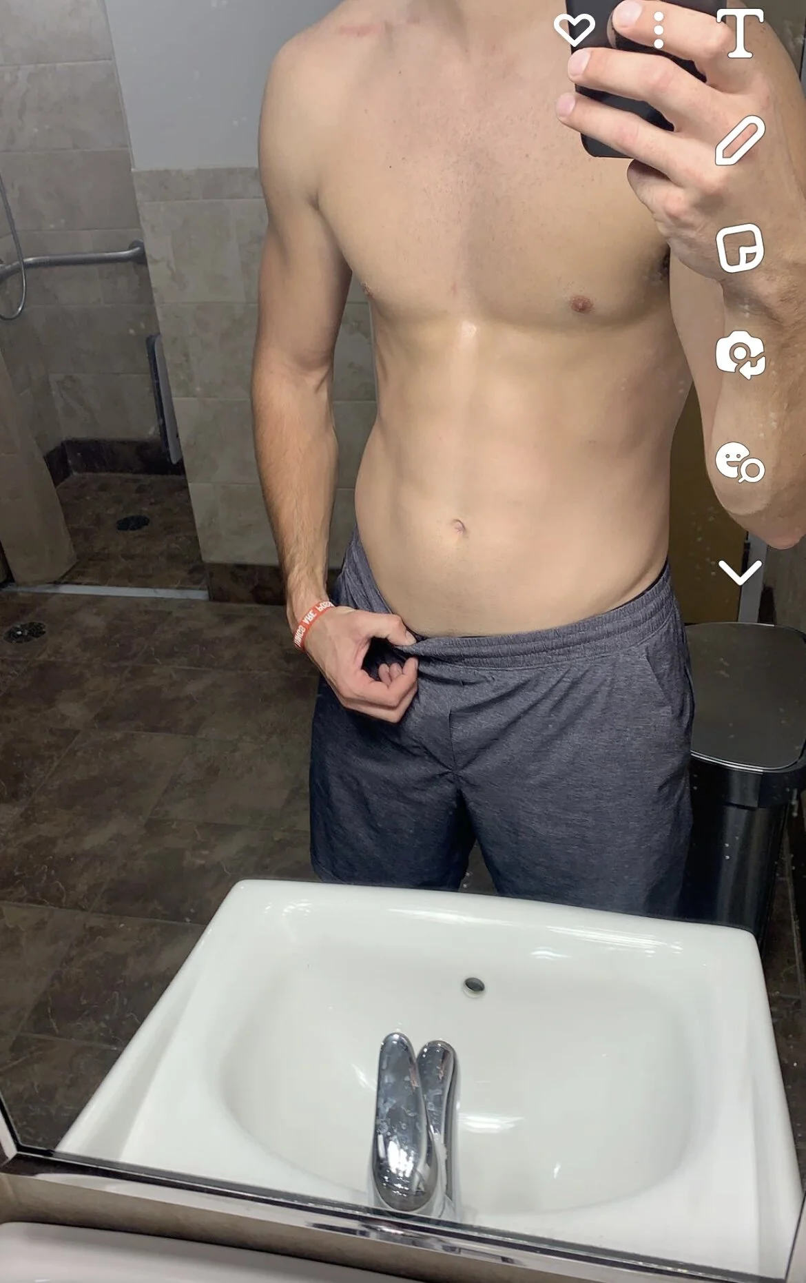 XXX Porn Photo of Nude Whitey1903 3