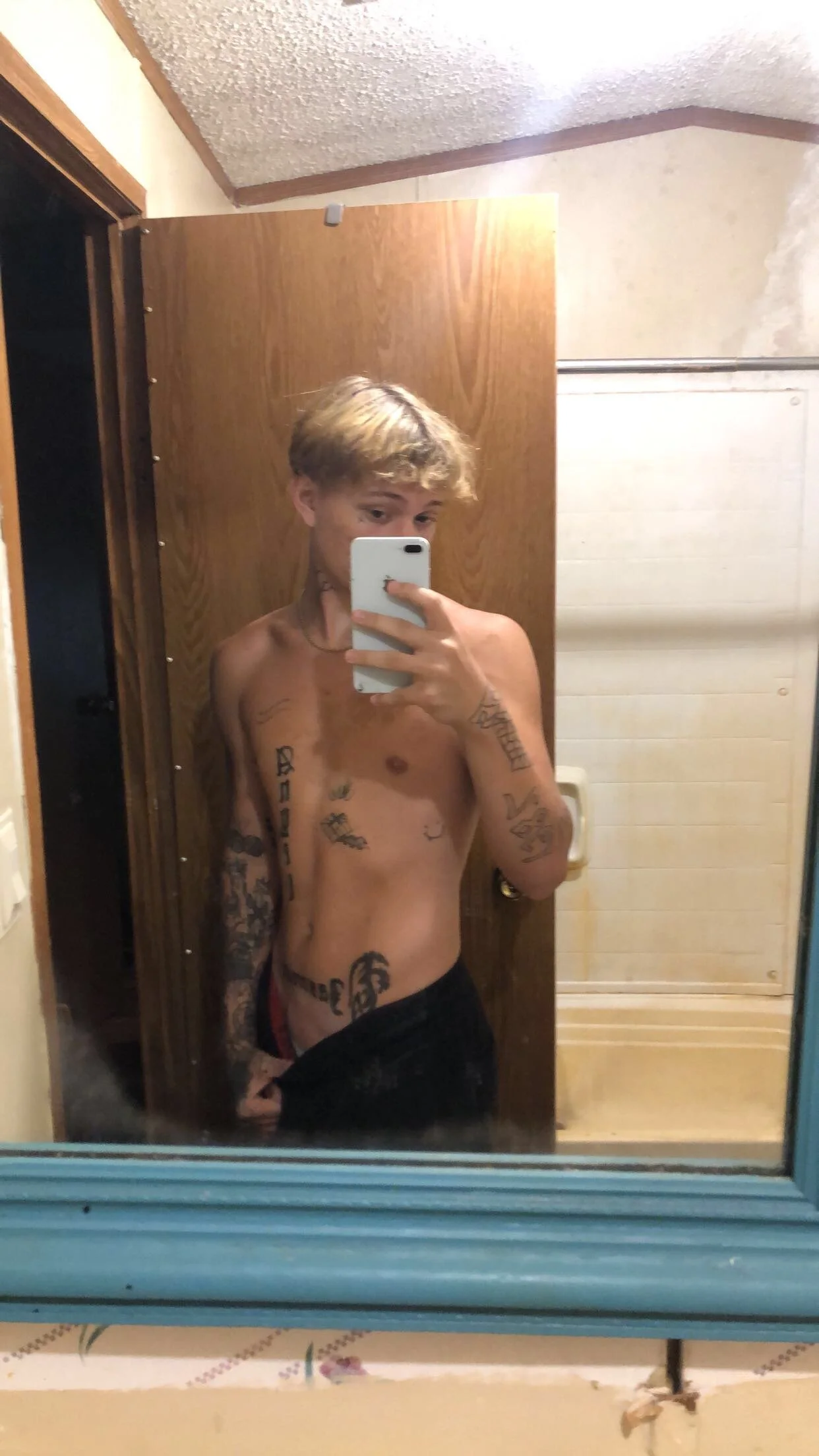 XXX Porn Photo of Nude loganwheaton19 6