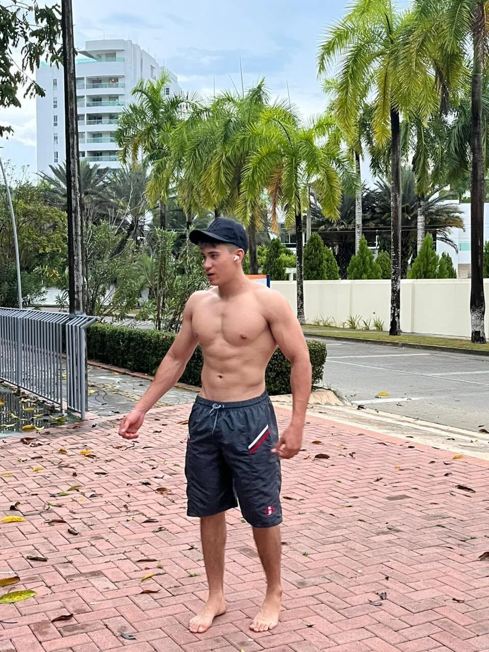 XXX Porn Photo of Nude brian_muscle 6