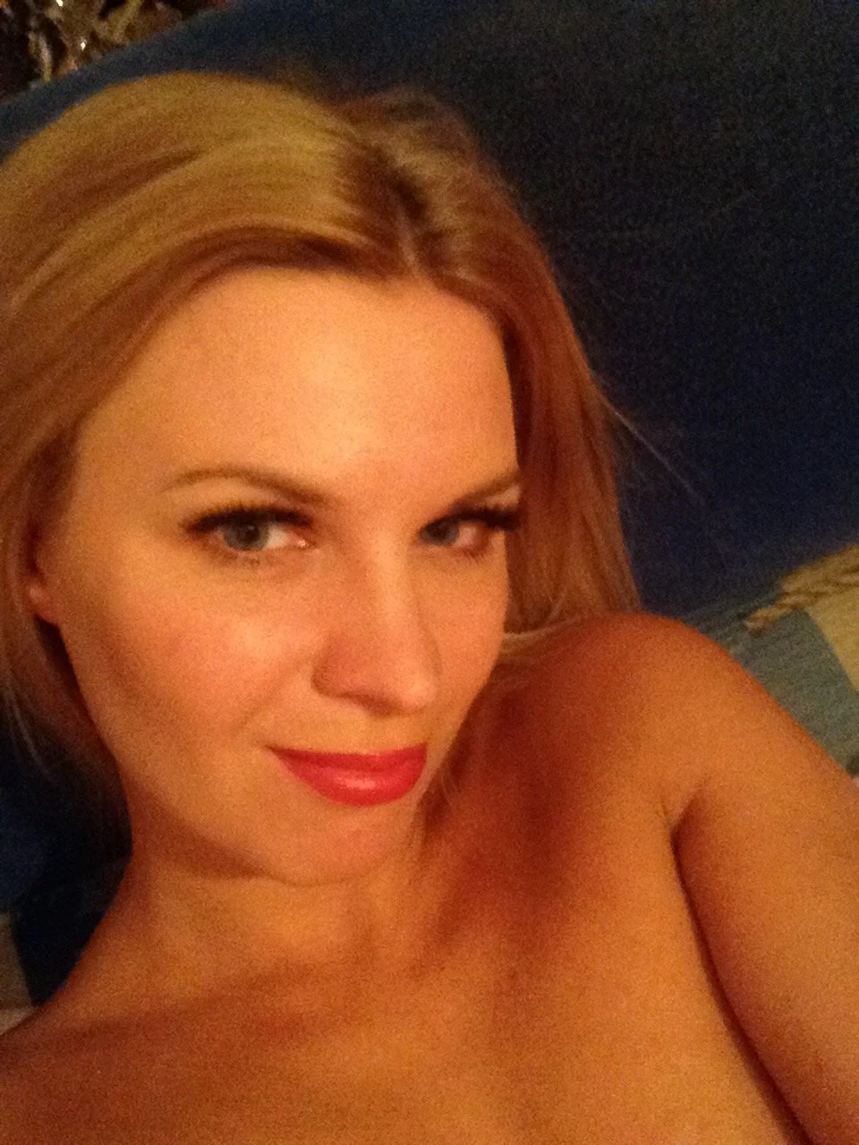 XXX Porn Photo of Nude BlondeFox 2