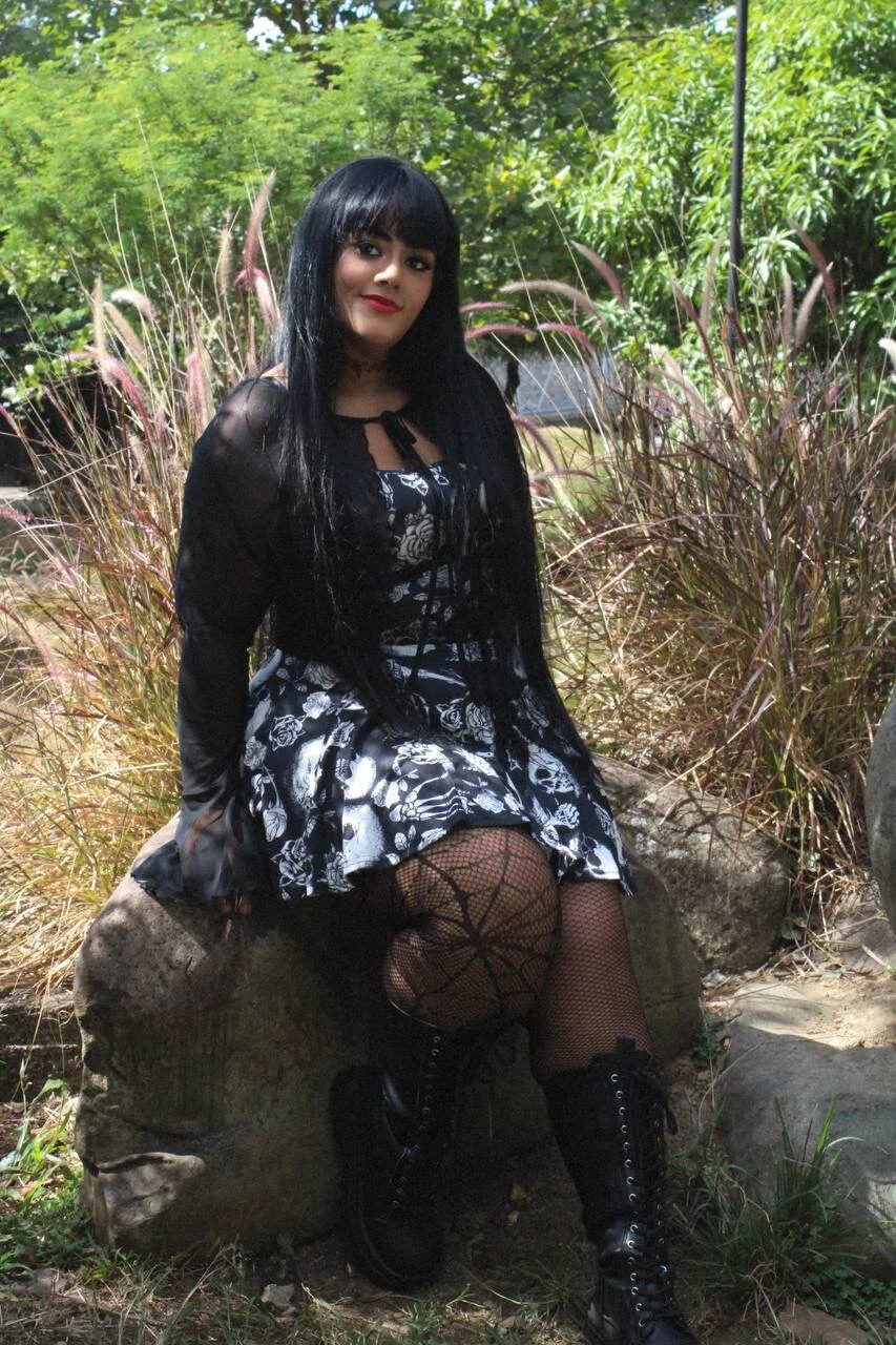 XXX Porn Photo of Nude Queen_Curvy01 16