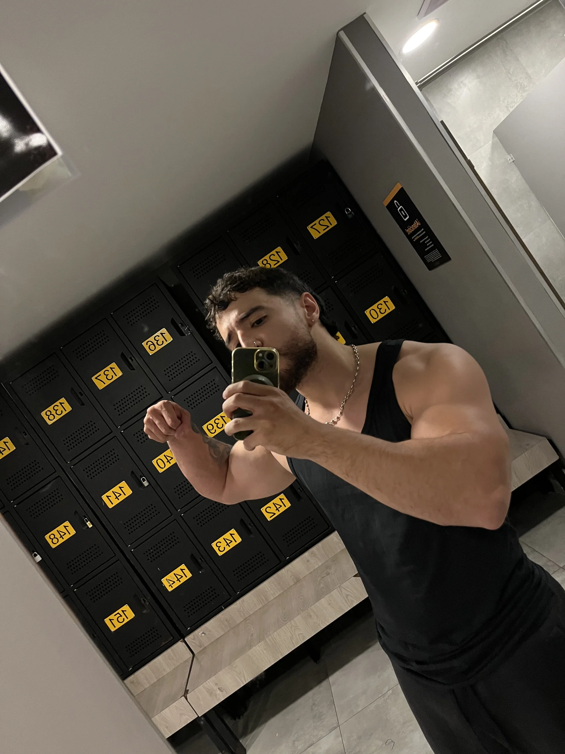 XXX Porn Photo of Nude bradley_martinez 36