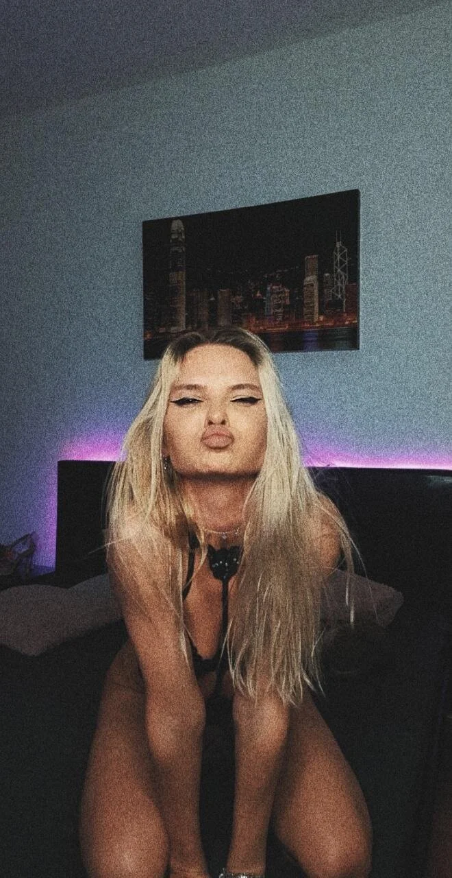 XXX Porn Photo of Nude _alleyesonme_ 39